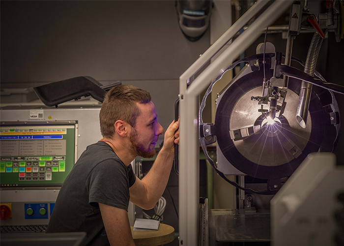 VEGA employees during the production of measuring instruments  